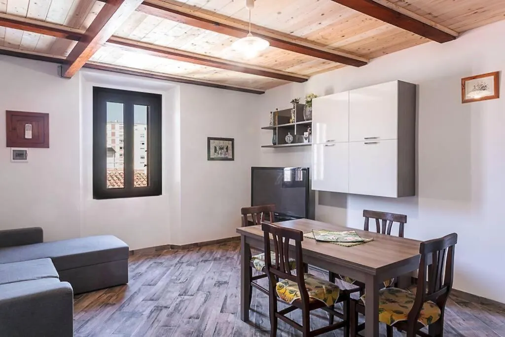 Roman Ruins - Elegant Apartment 奧爾比亞 0*,  意大利