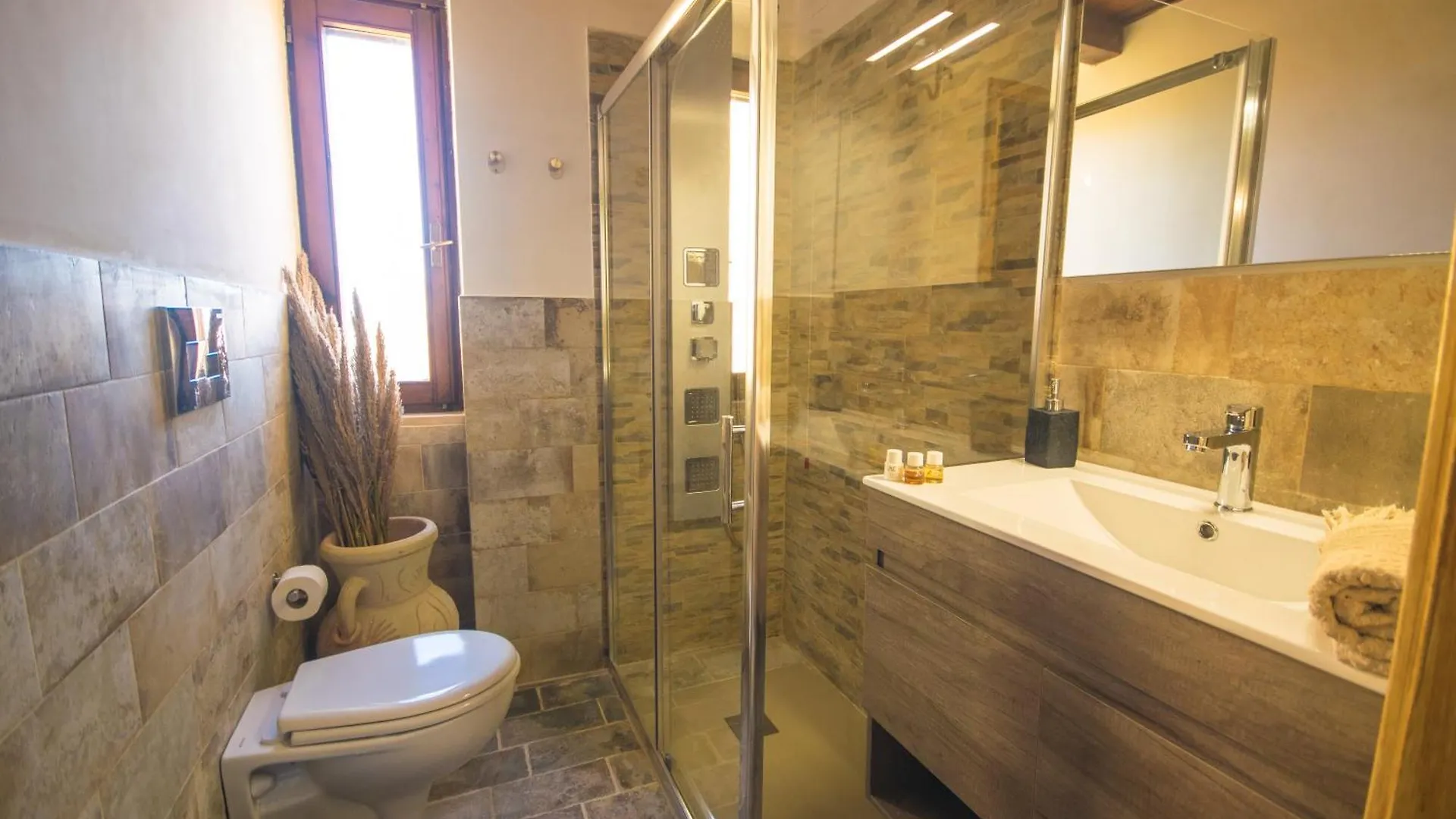 אולביה Roman Ruins - Elegant Apartment 0*,  איטליה